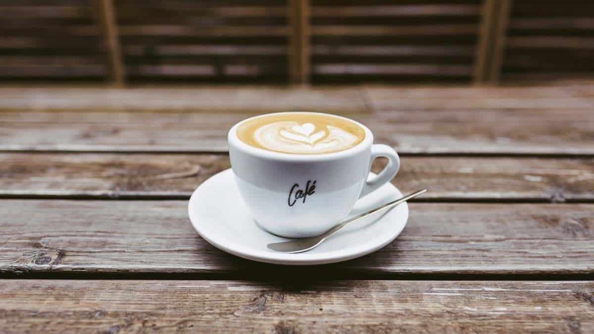 Ο ντεκαφεϊνέ (decaf) καφές είναι υγιεινός ή επικίνδυνος για την υγεία μας;
