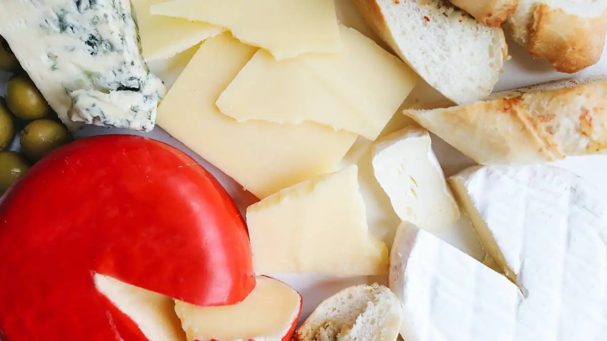 το τυρί έχει πολλές θερμίδες αλλά βοηθάει στο αδυνάτισμα, αν το τρώμε σωστά!